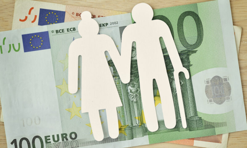 Anii lucrați în străinătate pot conta la pensie. Cum se adună perioadele de contribuție și cine îți plătește banii