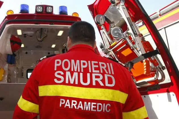 Pompierii au intervenit la două accidente casnice bizare