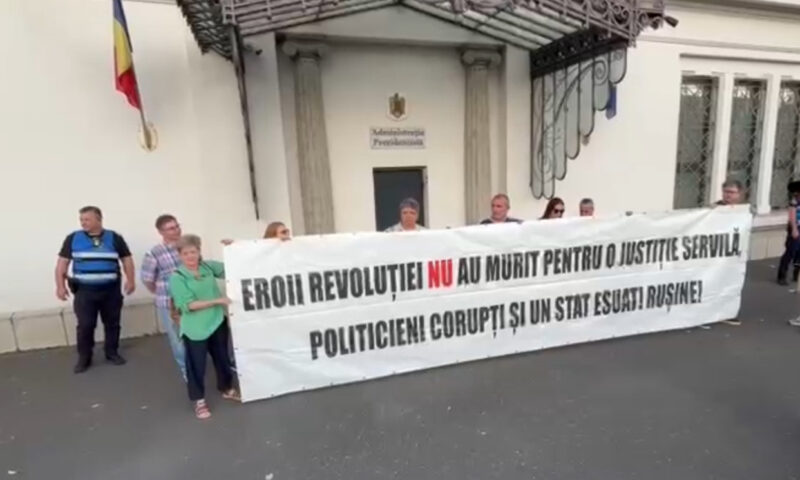Manifestație la Palatul Cotroceni. Protestatarii îi cer lui Nicușor Dan să îl înlăture pe Lucian Pahonțu