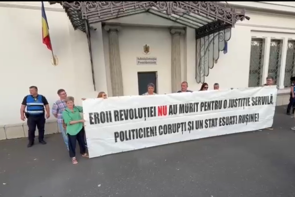 Manifestație la Palatul Cotroceni. Protestatarii îi cer lui Nicușor Dan să îl înlăture pe Lucian Pahonțu