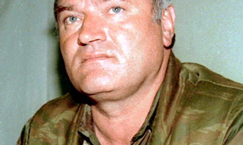 A murit Măcelarul din Bosnia, Ratko Mladic. Istoria unui ofițer iugoslav comunist, devenit un simbol al sârbilor