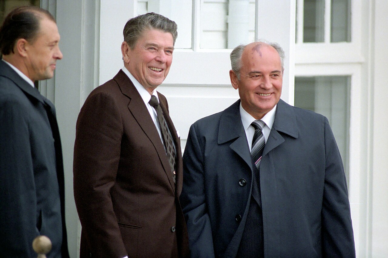Cum a ajuns Nicolae Ceaușescu să-i ceară ajutorul lui Ronald Reagan după catastrofa de la Cernobîl