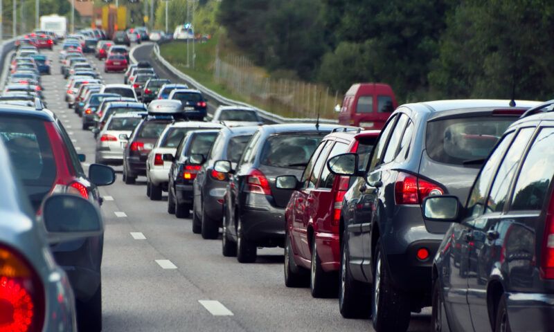 DN1, blocat de coloane pe Valea Prahovei. Drumul spre București durează peste trei ore