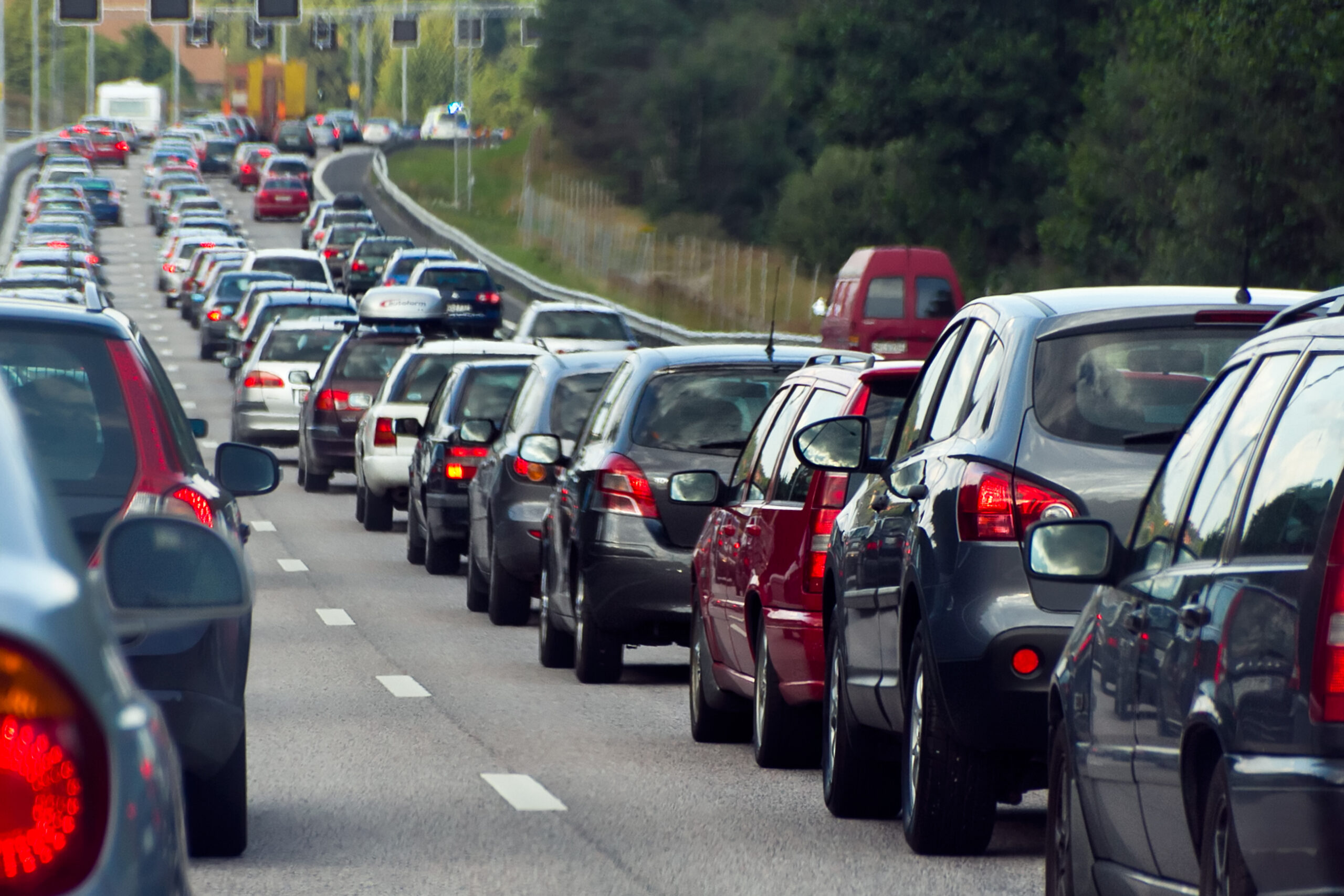 DN1, blocat de coloane pe Valea Prahovei. Drumul spre București durează peste trei ore