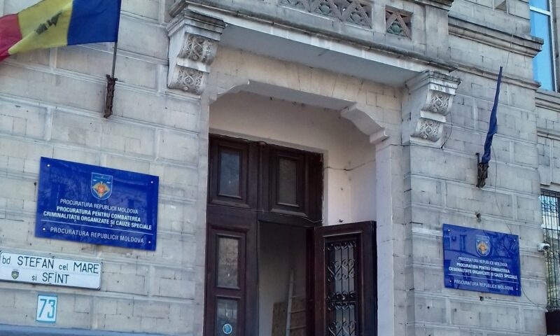 Violenţă în familia unui angajat al Procuraturii. Bărbatul - cu interdicţie, dar fără brăţară electronică
