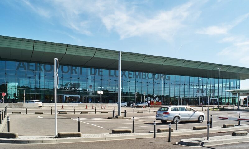 Aeroportul din Luxemburg, închis după apariția unor drone
