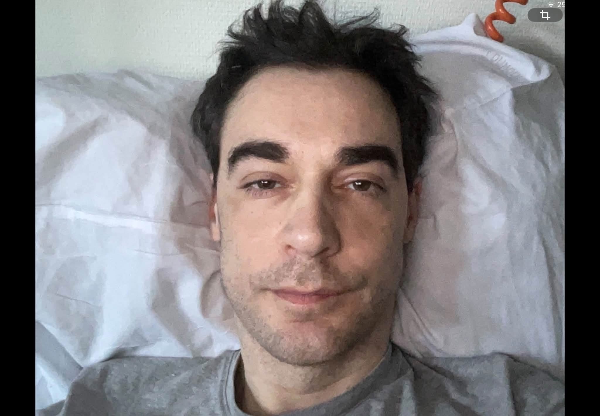 Actorul Arnaud Denis a apelat la eutanasie după trei ani de suferință. Ce este sindromul oboselii cronice