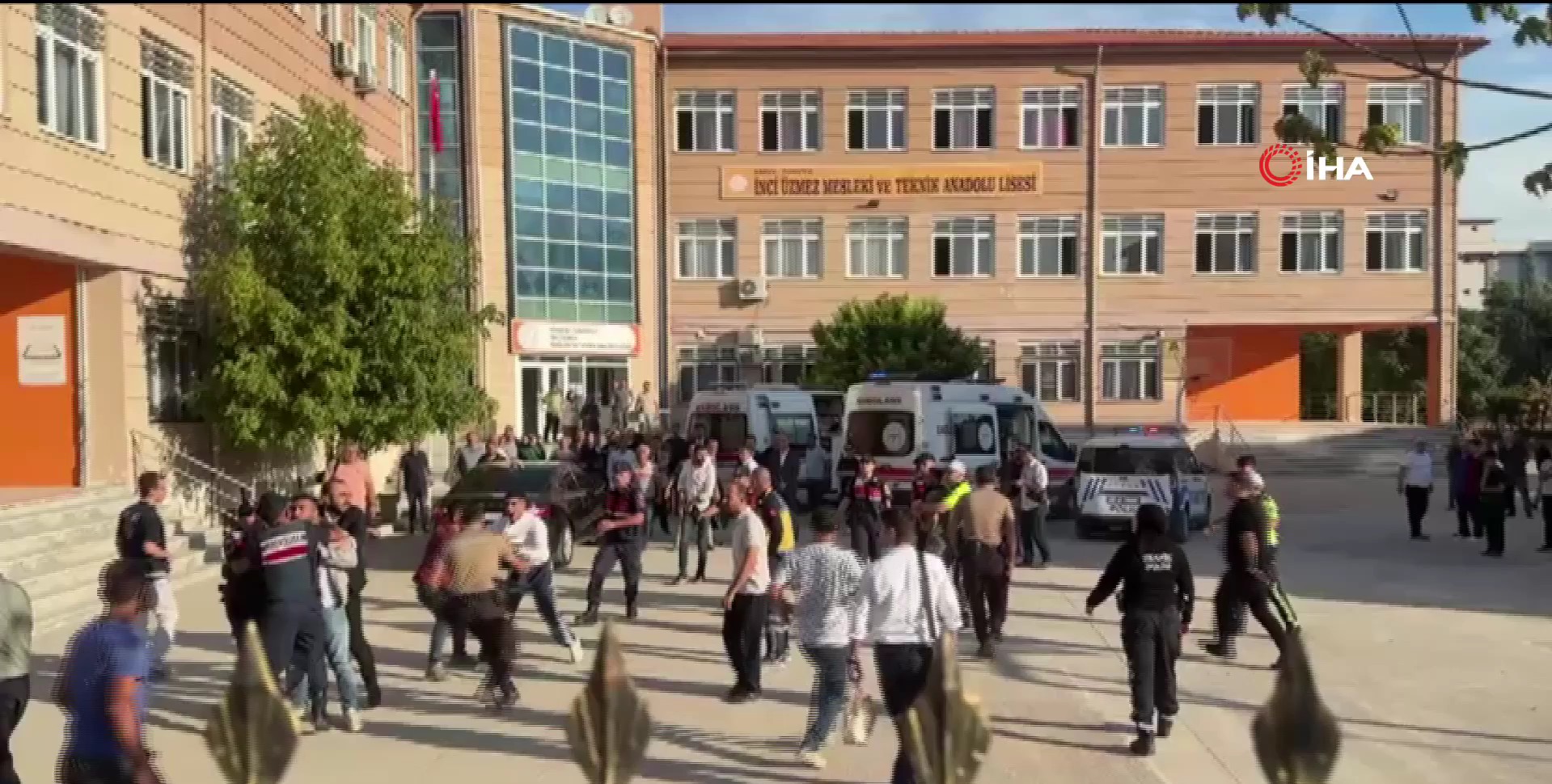 Atac armat în fața unui liceu din Turcia. Elevi, împușcați în timp ce veneau la școală