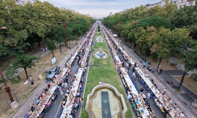 Record Mondial la București: 20.000 de oameni au participat la „Masa care unește” de 5 kilometri