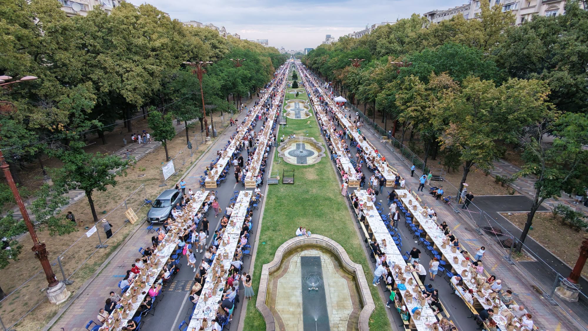 Record Mondial la București: 20.000 de oameni au participat la „Masa care unește” de 5 kilometri