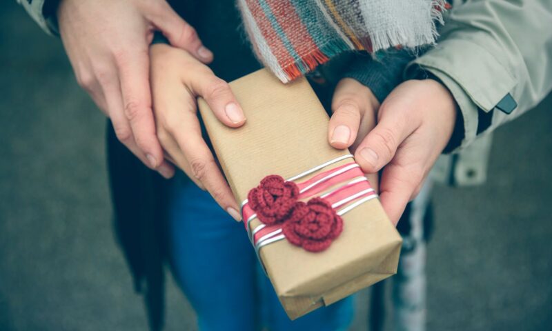 Cadoul potrivit nu ține întotdeauna de preț: Câteva criterii care te pot ajuta să alegi
