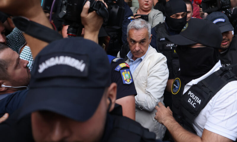 Călin Georgescu a fost dus în Arestul Central. Fostul candidat la prezidențiale, verificat medical
