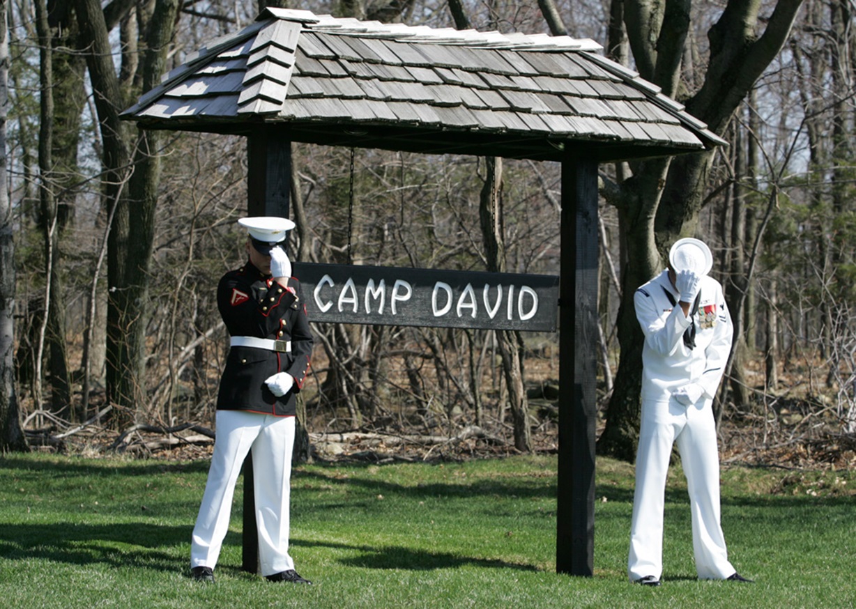 Avion civil interceptat de aparete F-16 la Camp David. Trump se afla acolo