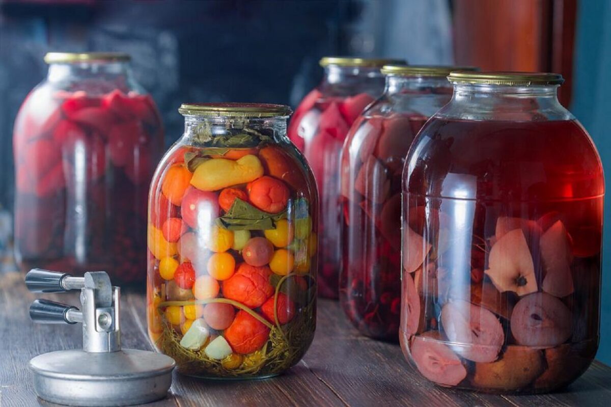 Rețetă tradițională de compot de prune. Pontul pentru un desert gustos și aromat ca la bunica