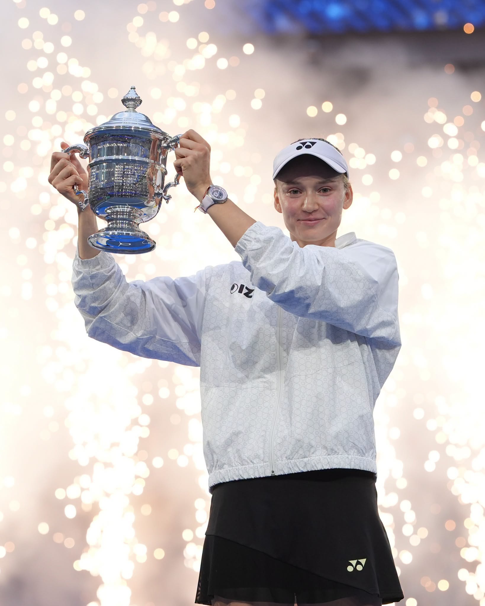 Elena Rîbakina și cupa de învingătoare la US Open 2026