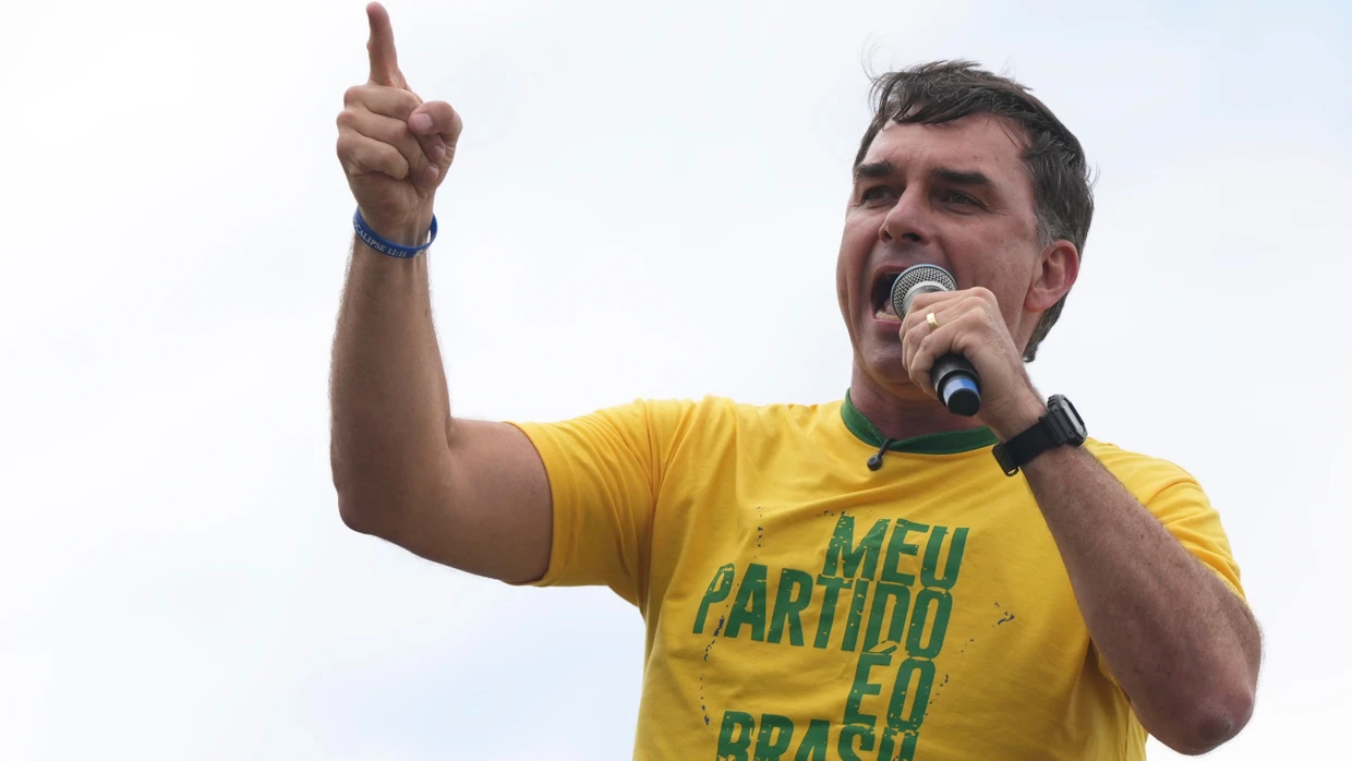 Scandal la nivel înalt în Brazilia: Fiul fostului președinte Bolsonaro, investigat pentru spălare de bani
