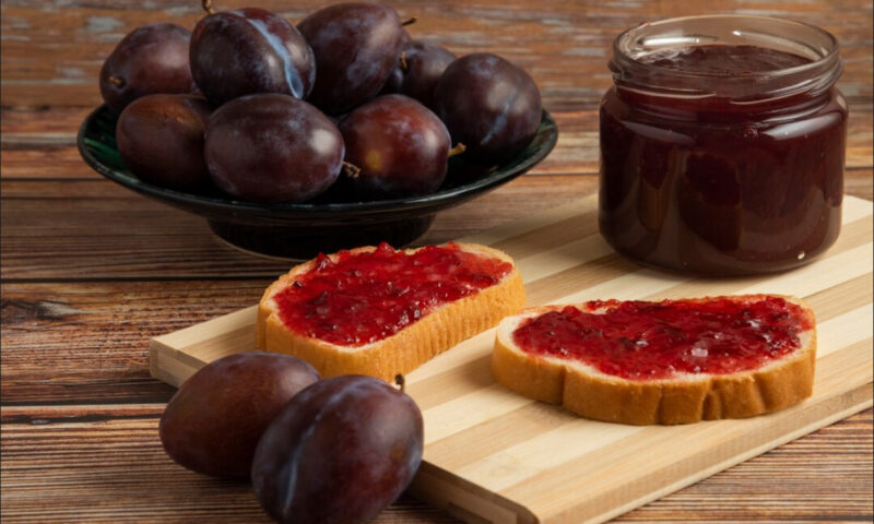 Gem de prune cu nucă și varianta fără zahăr. Rețetele tradiționale de toamnă