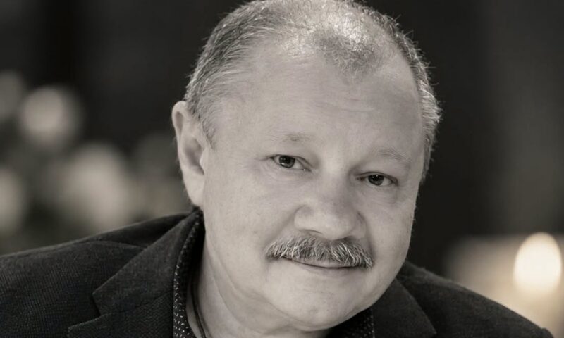 Doliu în presa din România. A murit jurnalistul George Scarlat