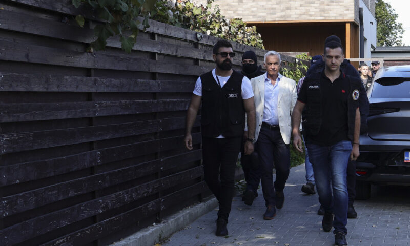 Viața lui Călin Georgescu în arest. Cu cine împarte celula și cine îl ajută cu mâncarea