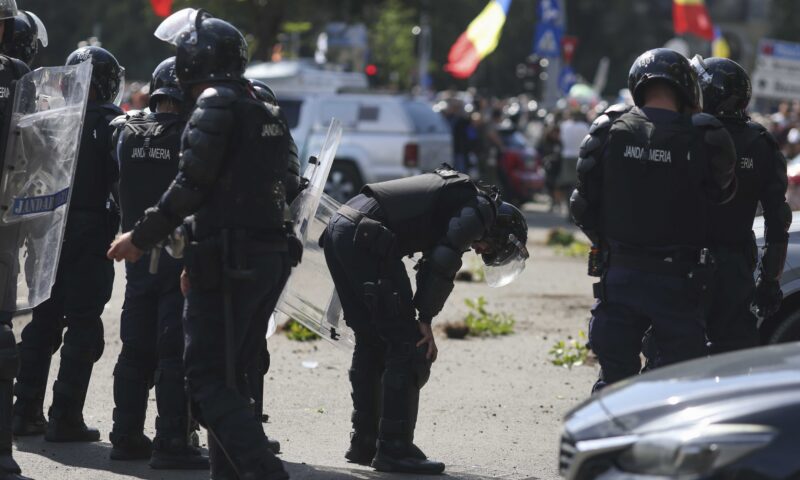 Bilanț după violențele din Piața Victoriei. 47 de persoane, duse la poliție