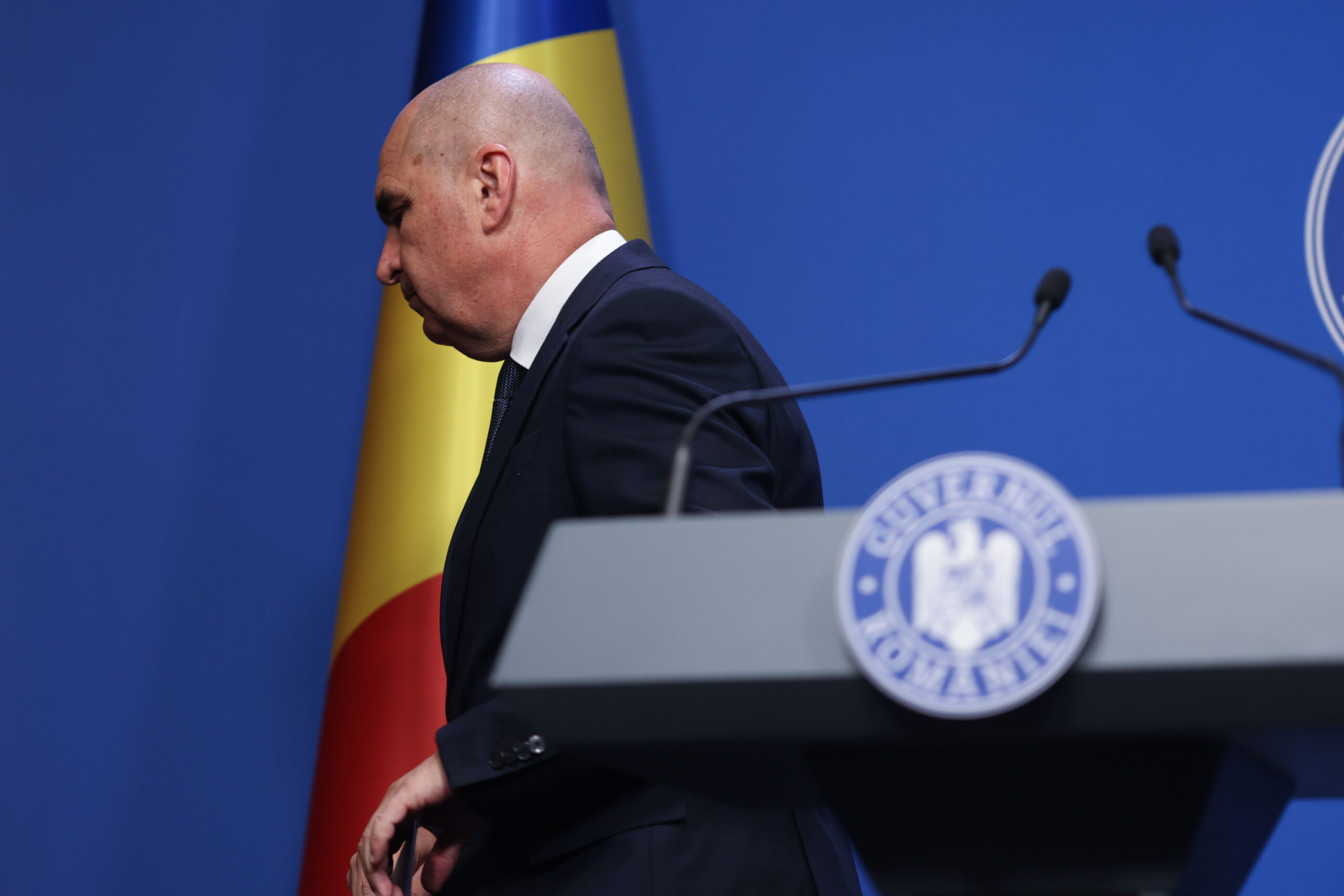 Ultima lovitură. Guvernul Bolojan demis schimbă regulile pentru desemnarea judecătorului României la CJUE. Probleme de transparență și limite constituționale