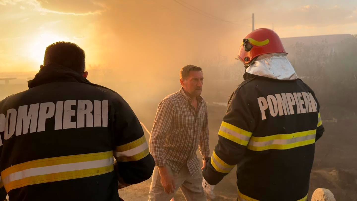 Incendiul de la fabrica din Drobeta-Turnu Severin nu a fost stins. Intervenție pe trei sectoare