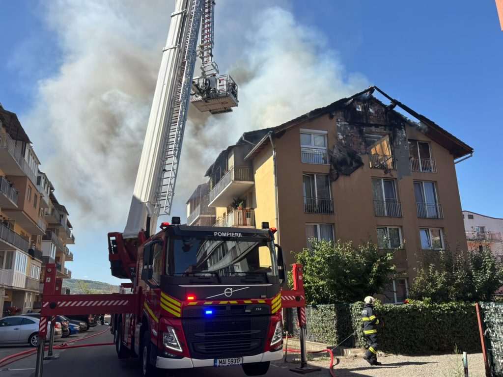 Incendiu violent într-un bloc din Florești. Pompierii intervin de urgență pe strada Eroilor
