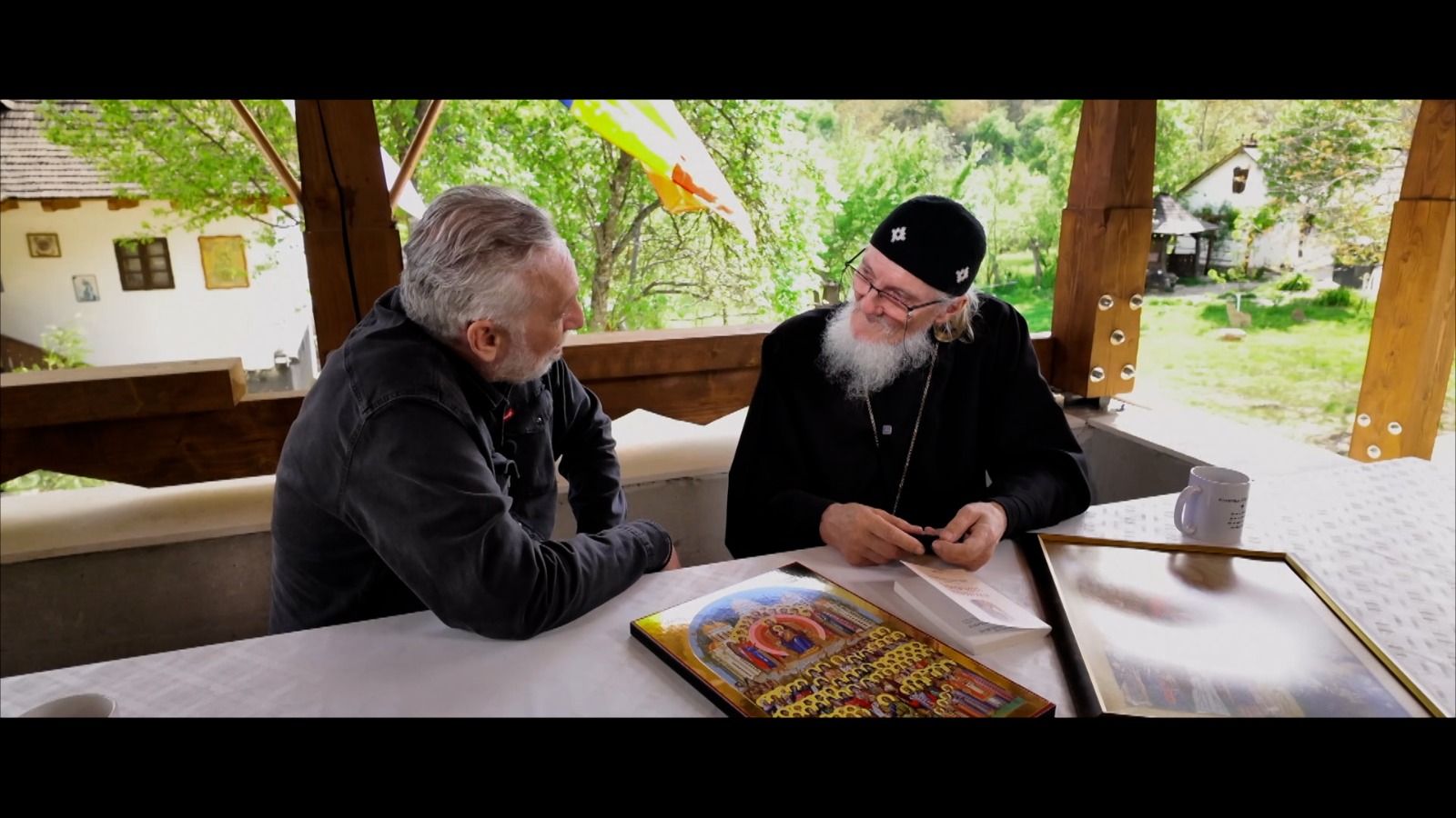 Marian Munteanu și părintele Valerian Pâslaru, martorii momentelor istorice de după căderea lui Ceaușescu,  întâlnire la TVR1 după 35 de ani