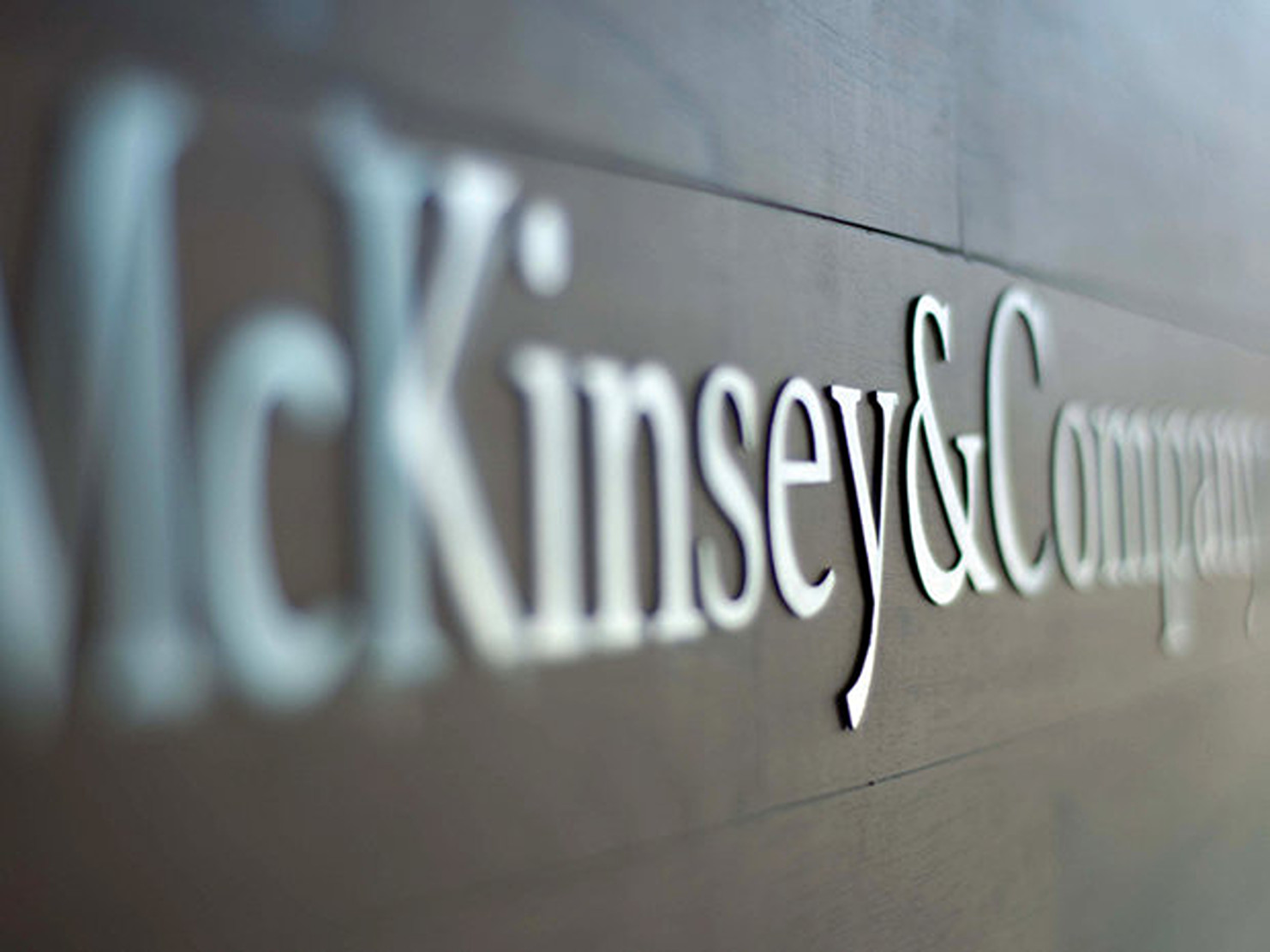 McKinsey, anchetată pentru fraudă fiscală și spălare de bani în Franța. Piperea susține că firma a consiliat Comisia Europeană și 63 de țări în pandemie