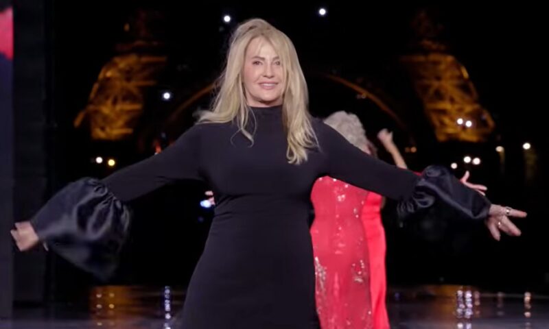 Primele imagini din spatele scenei cu Nadia Comăneci la Paris Fashion Week. Zeița de la Montreal a defilat la Turnul Eiffel