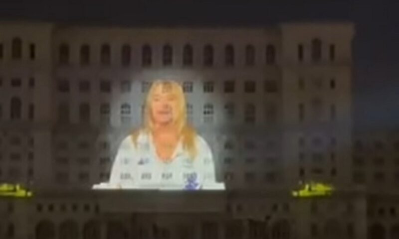 Nadia Comăneci, proiecție pe Palatul Parlamentului. Povestea notei „1.00” a revenit în centrul Bucureștiului