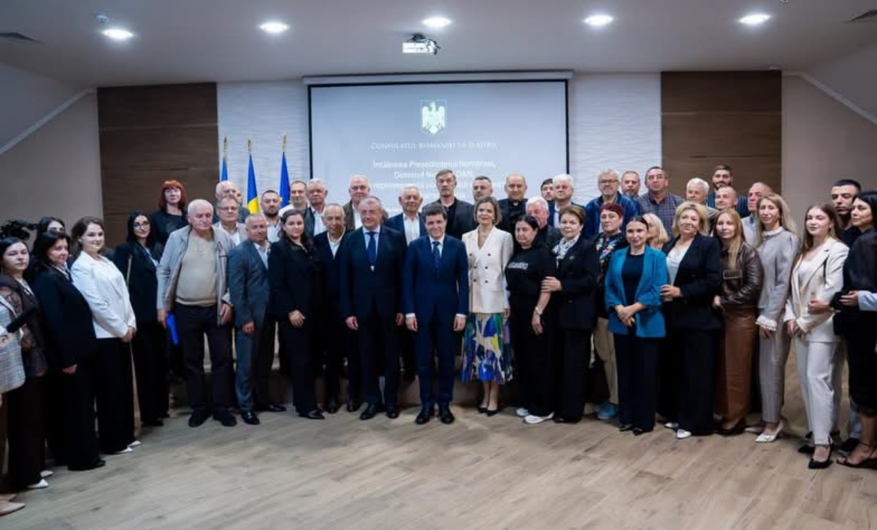 Nicuşor Dan s-a întâlnit cu românii din Transcarpatia. Drepturile românilor din Ucraina, pe agenda discuţiilor cu Volodimir Zelenski
