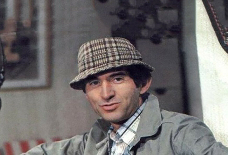 Pălăria care a cucerit România. 1980's AI photo trend Balcan style