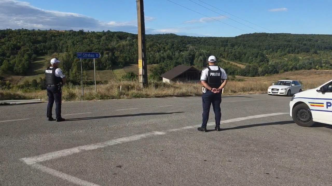 Căutări cu elicopterul în Mehedinți. Un cetățean moldovean a fugit după ce a abandonat o mașină lângă pădure