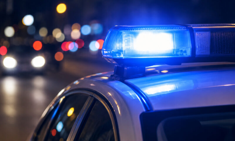Bărbat împușcat cu gloanțe de cauciuc după ce a atacat cu un cuțit un polițist