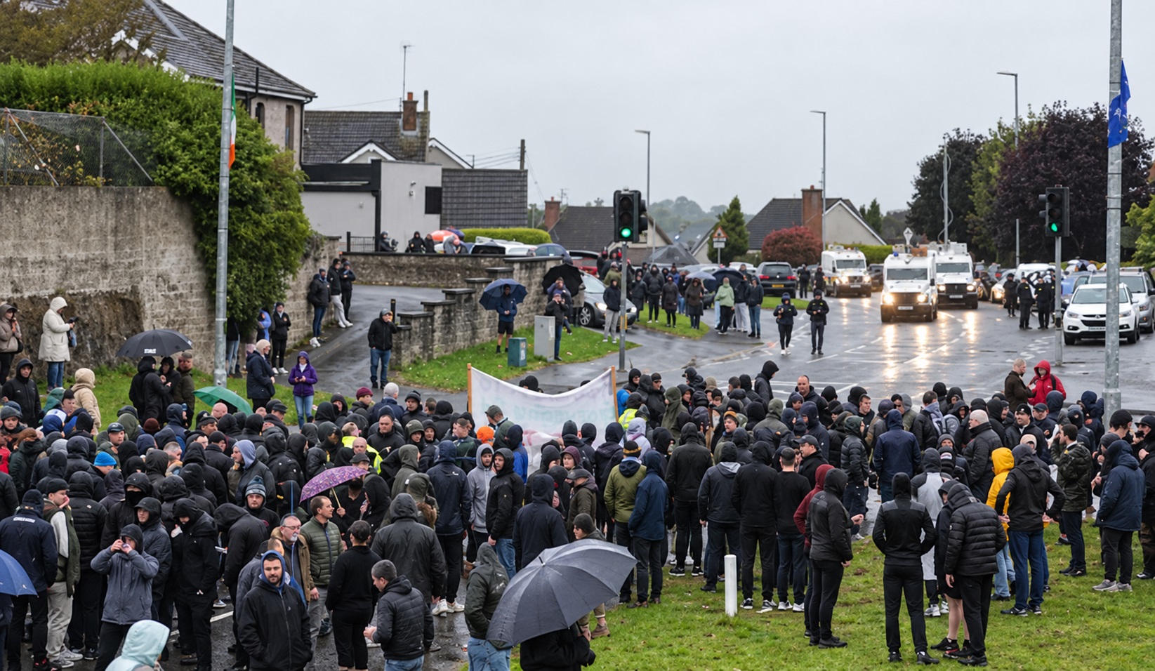 Proteste masive în Irlanda de Nord. Marșul Ordinului Portocaliu, blocat la Portadown
