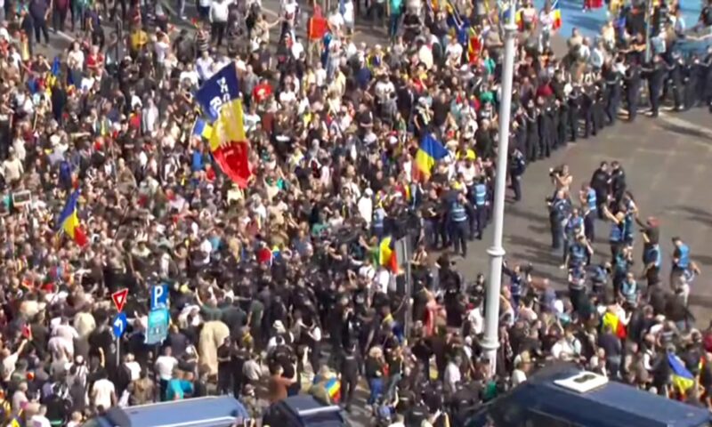 Răsturnare de situație la protestul din Piața Victoriei. Persoanele ridicate de jandarmi nu ar fi fermieri