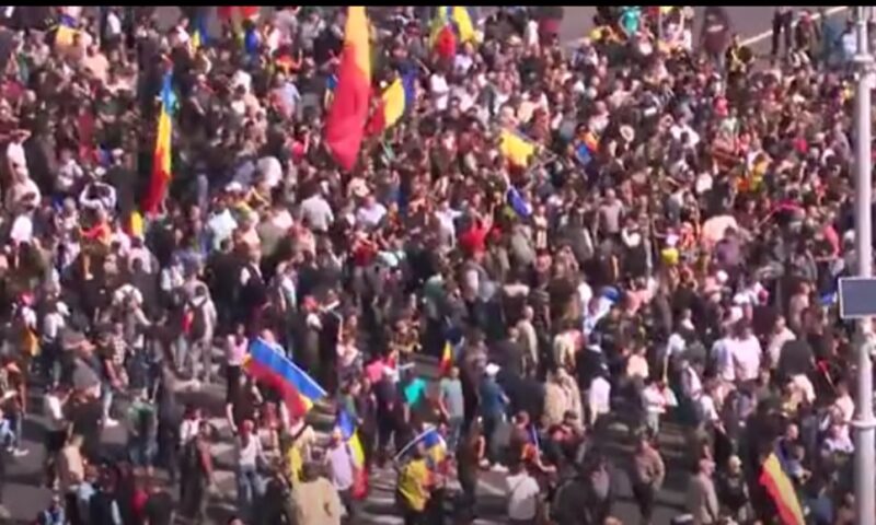 Doi jurnaliști, agresați la protestul din Piața Victoriei. Poliția s-a sesizat din oficiu