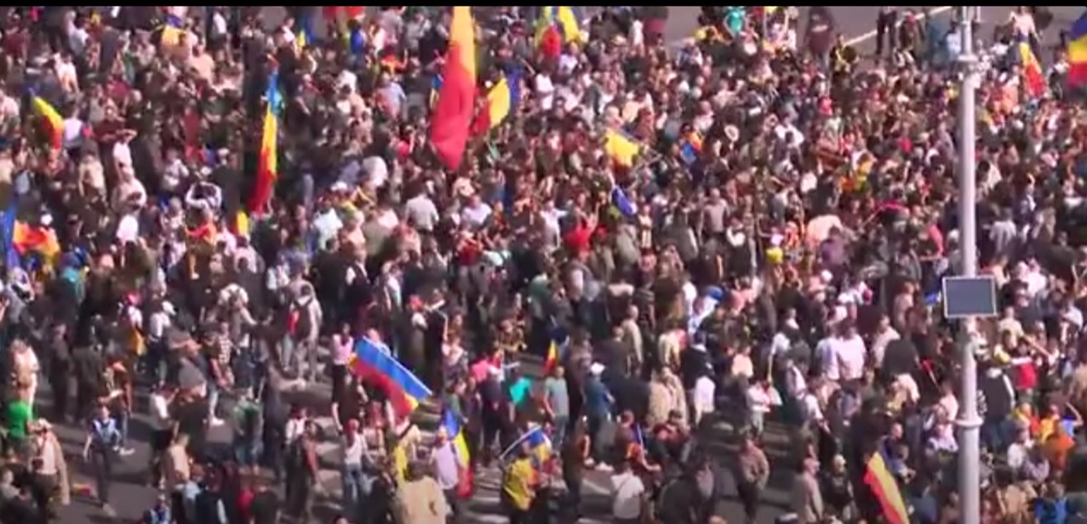 Doi jurnaliști, agresați la protestul din Piața Victoriei. Poliția s-a sesizat din oficiu