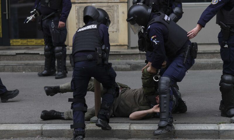 AUR susține că persoanele arestate după violențele din Piața Victoriei nu mai sunt membri ai partidului