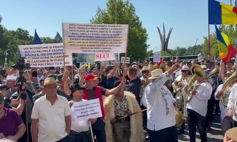 Fermierii protestează astăzi la Guvern. Jandarmeria a anunțat posibile restricții de trafic