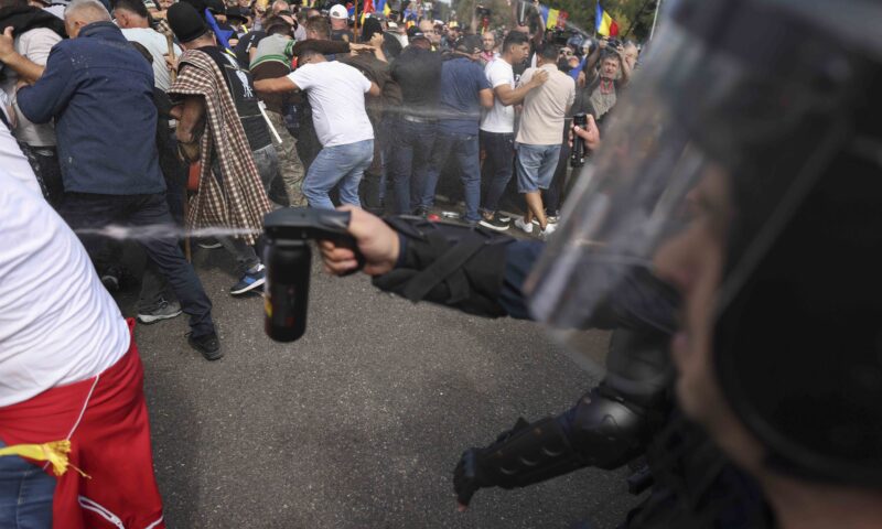 Cinci protestatari din Piața Victoriei, propuși pentru arestare preventivă. Printre ei, bărbatul acuzat că a instigat la violență