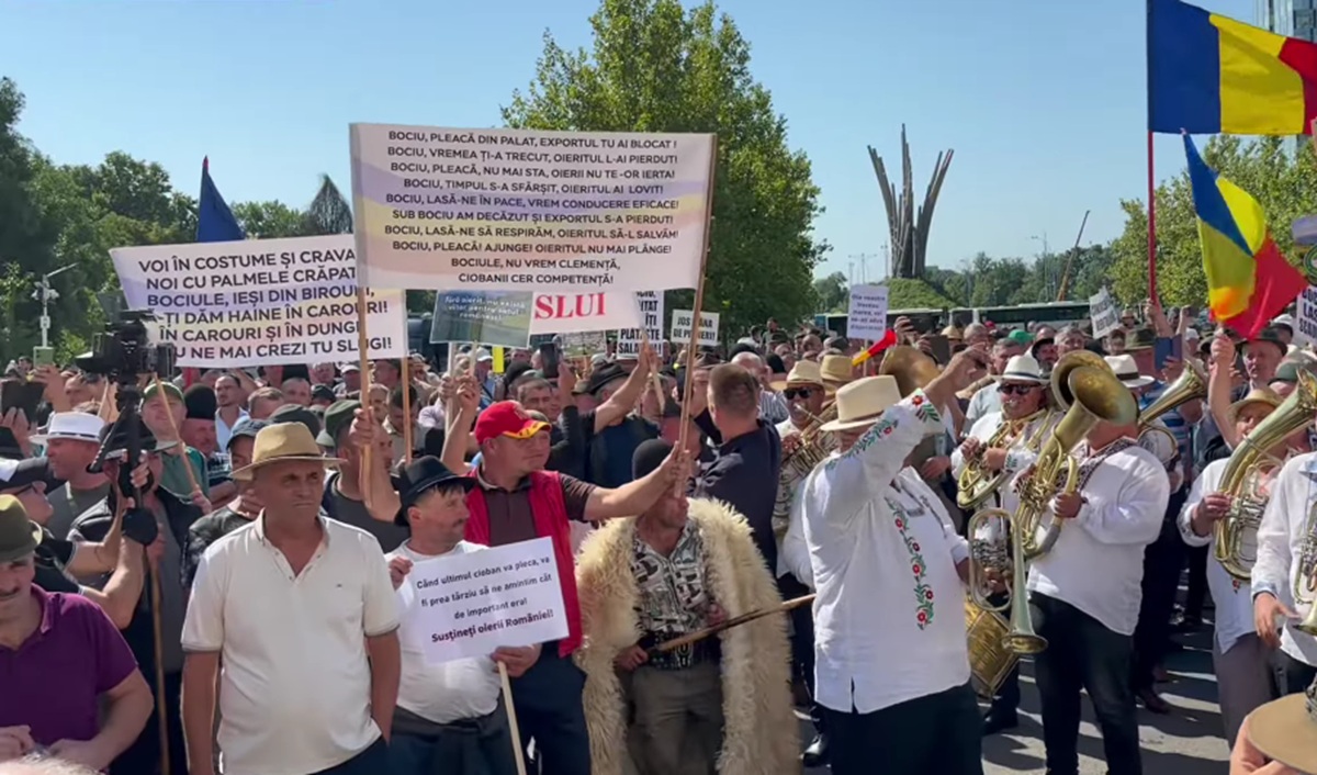 Fermierii protestează astăzi la Guvern. Jandarmeria a anunțat posibile restricții de trafic