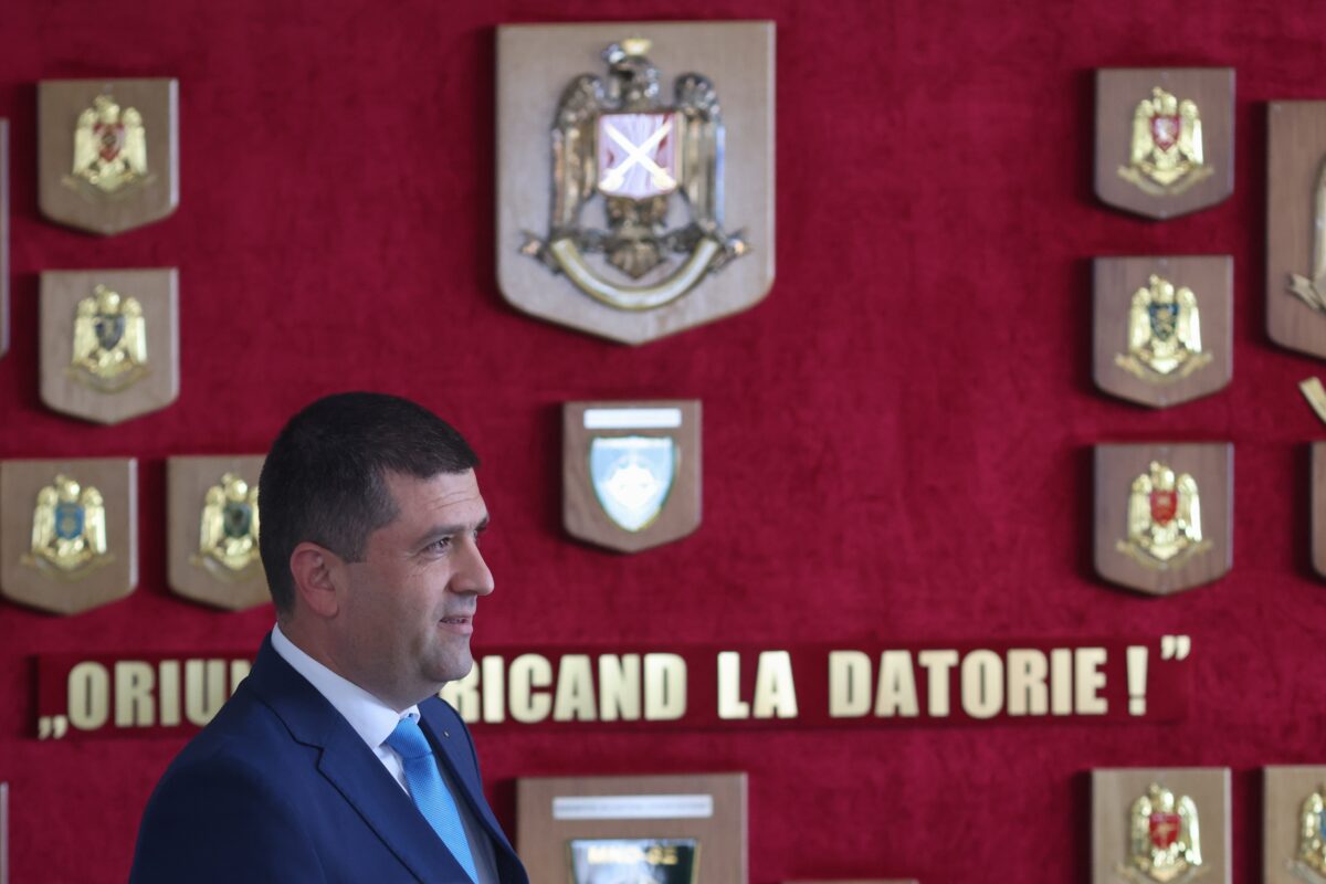 Fifor vrea explicații de la MApN pentru participarea a trei generali la audiera lui Miruță