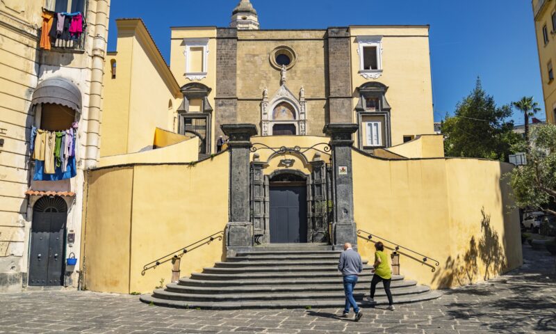 Napoli redeschide biserici vechi. Tinerii le dau o nouă viață