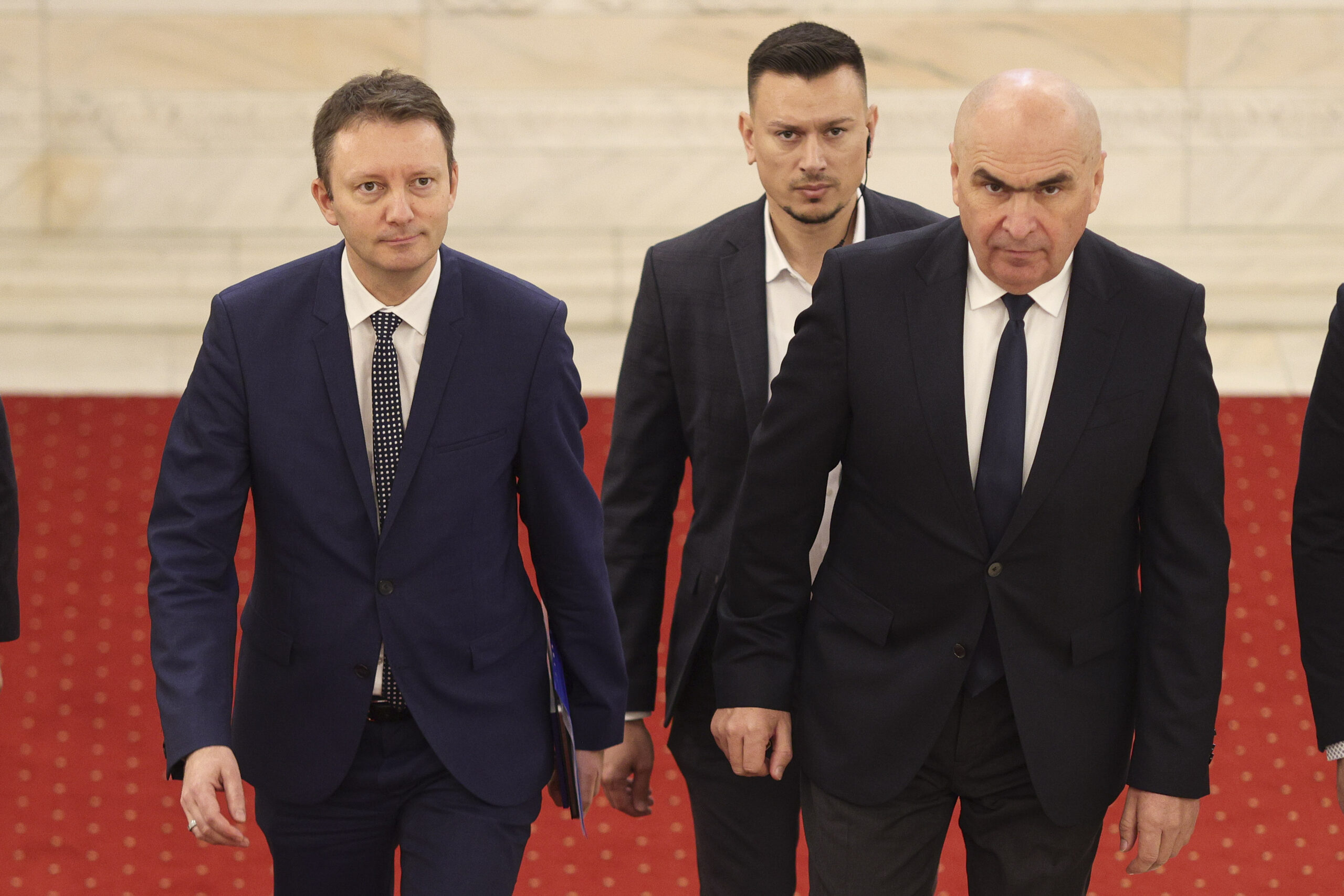 De ce îl susține Bolojan pe Siegfried Mureșan, dar s-a opus lui Adrian Veștea. Ce a făcut diferența între cele două desemnări
