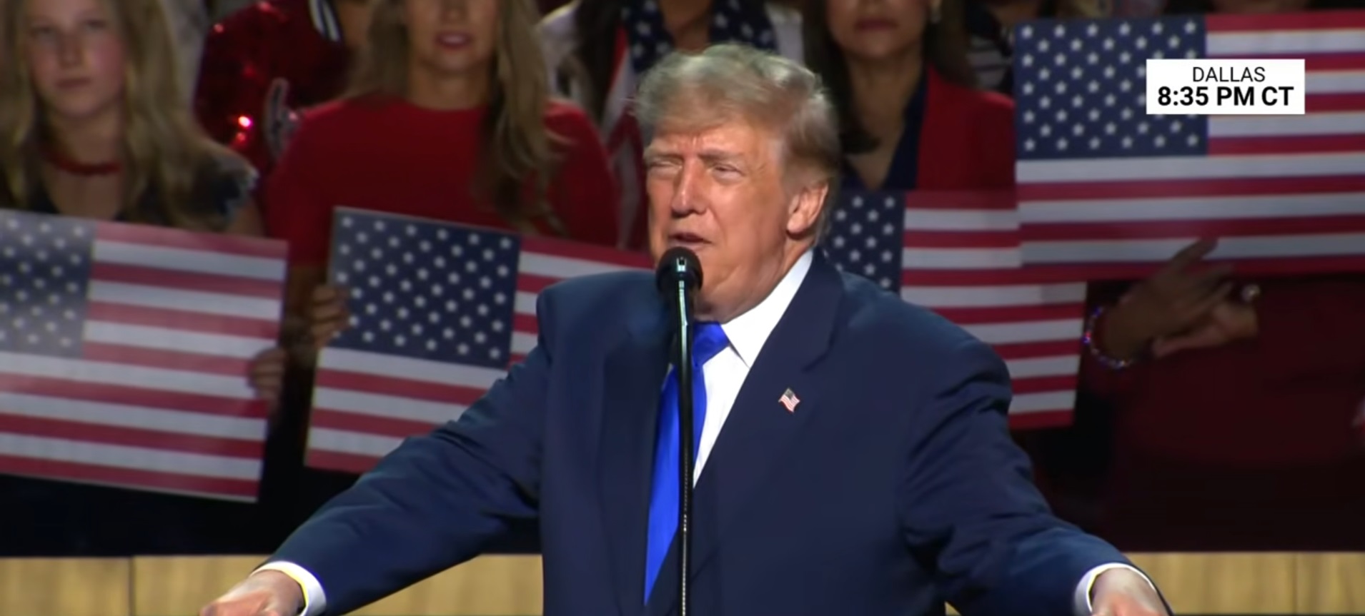 Trump promite 5.000 de dolari pentru fiecare american, dacă Republicanii câștigă alegerile de la jumătatea mandatului