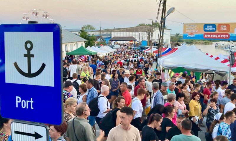 Turiști păcăliți de inteligența artificială în Deltă. Au ajuns la un festival care nu exista