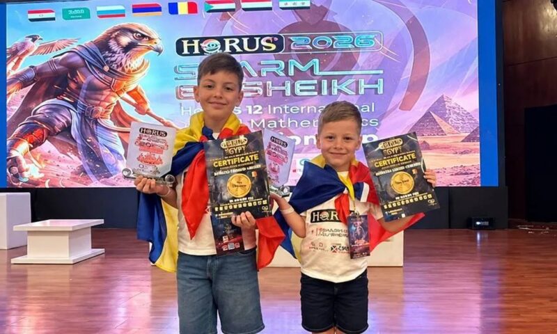 Doi frați români, campioni la aritmetică mentală în Egipt. Albert are doar 5 ani