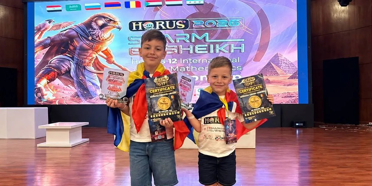 Doi frați români, campioni la aritmetică mentală în Egipt. Albert are doar 5 ani
